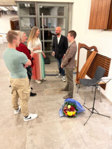 Isabell Heusinger Malerei Einzelausstellung Ausstellung Residenz Neumarkt Welcome to Paradise 2022